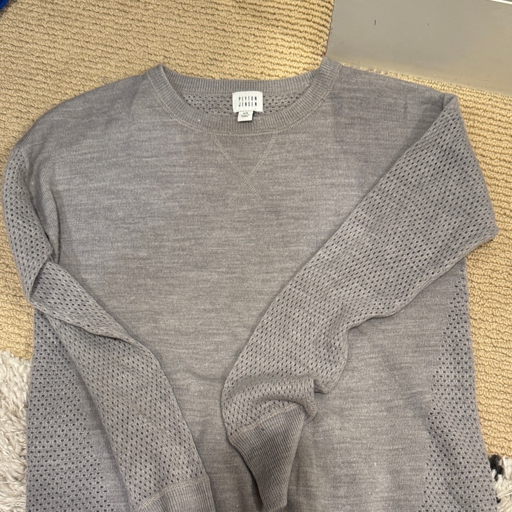Elegant Gray Crewneck Sweater